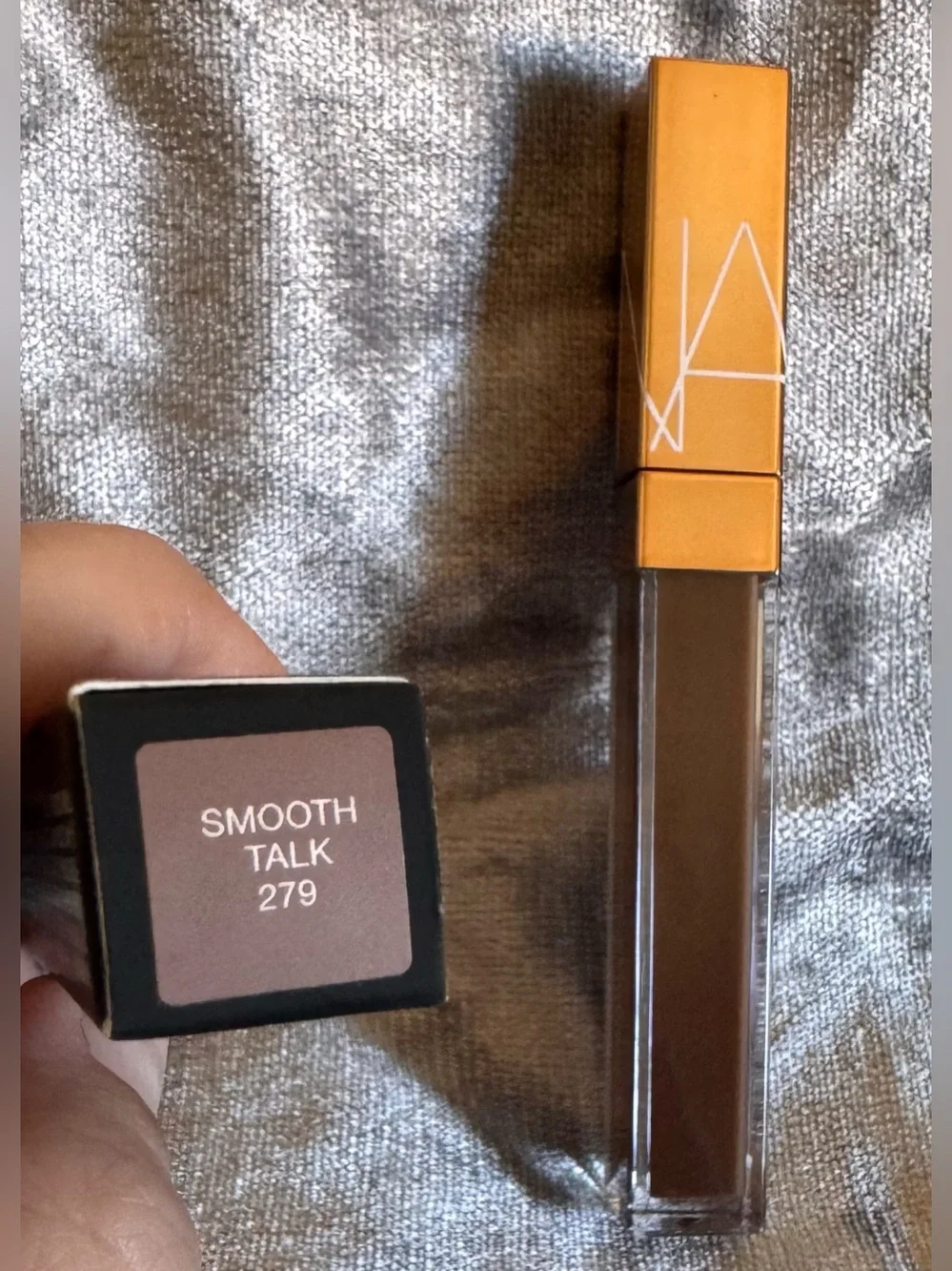NARS 🩶there are